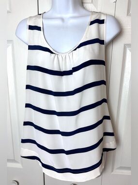 Like new ANNIE GRIFFIN 100% Silk Blouse Navy Blue White Striped Racerback Lined
